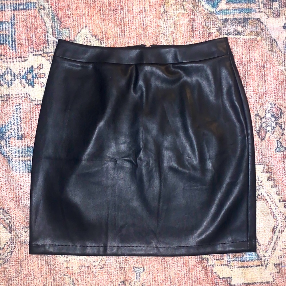 Women’s large pleather fake leather skirt